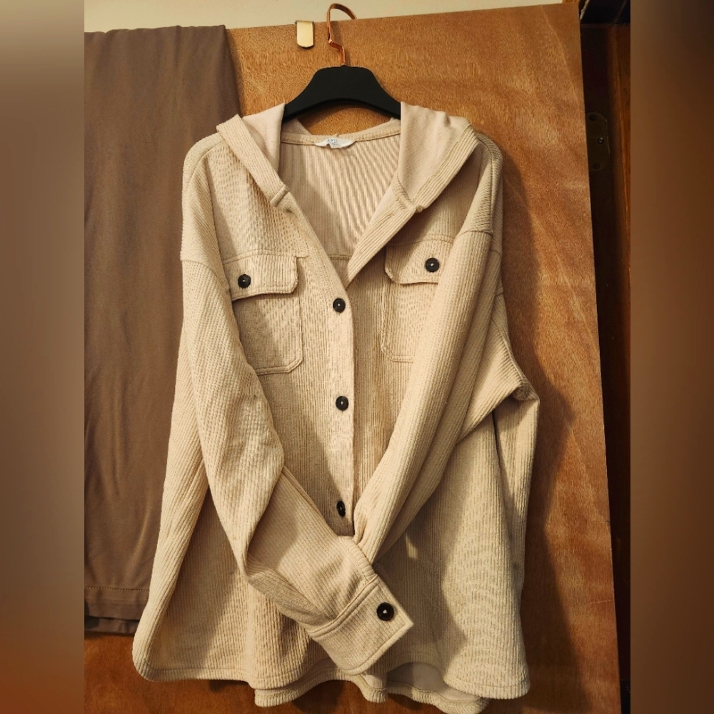Shacket with hood and faux wood buttons
